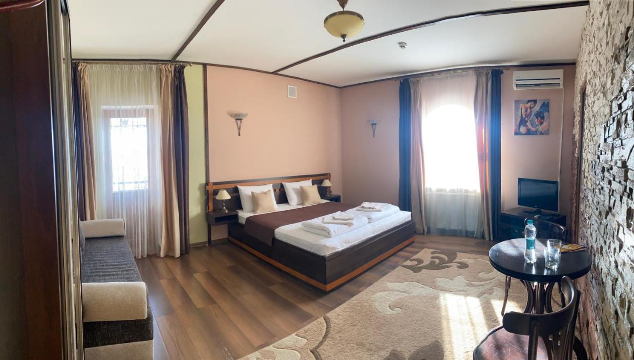 Старий Янів Hotel Ivano-Frankovo Exterior photo